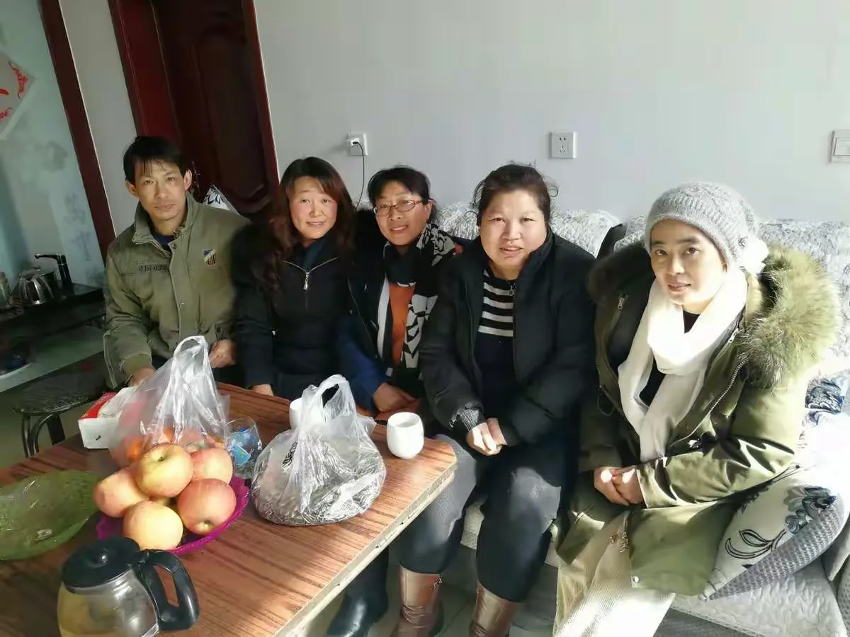 简篇-返校日查作业井然有序,冒严寒去家访热情不减——巨中初三教师寒假查作业家访活动