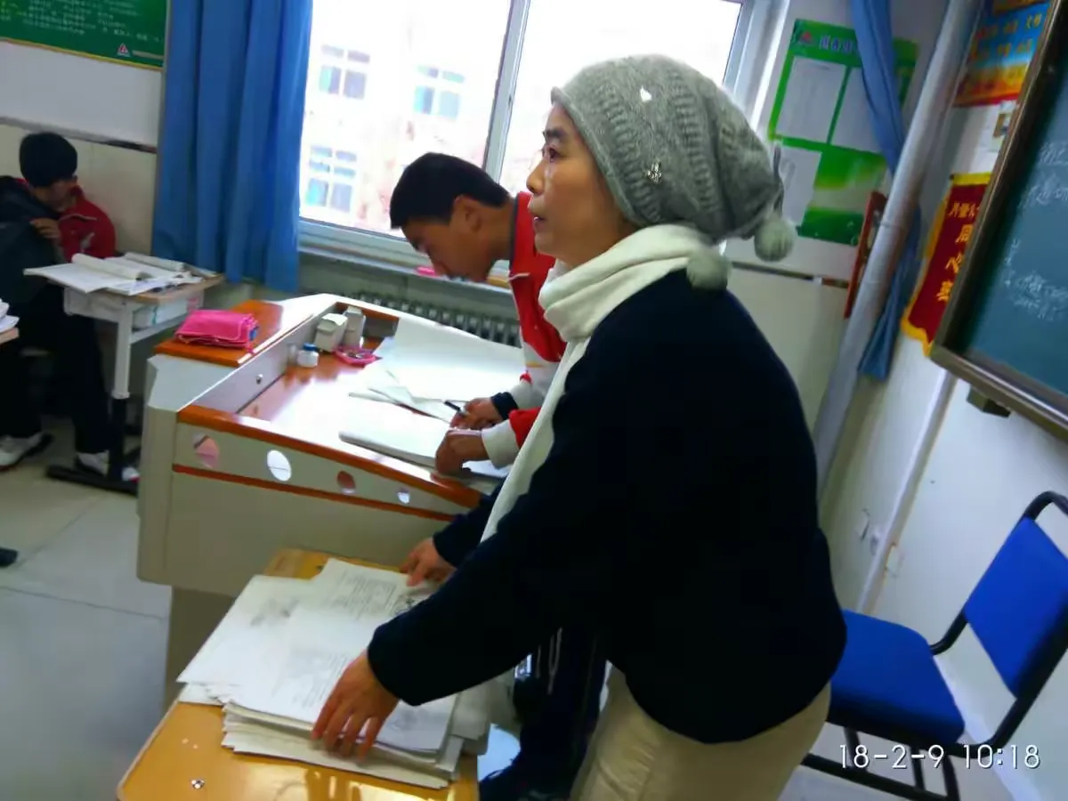 简篇-返校日查作业井然有序,冒严寒去家访热情不减——巨中初三教师寒假查作业家访活动
