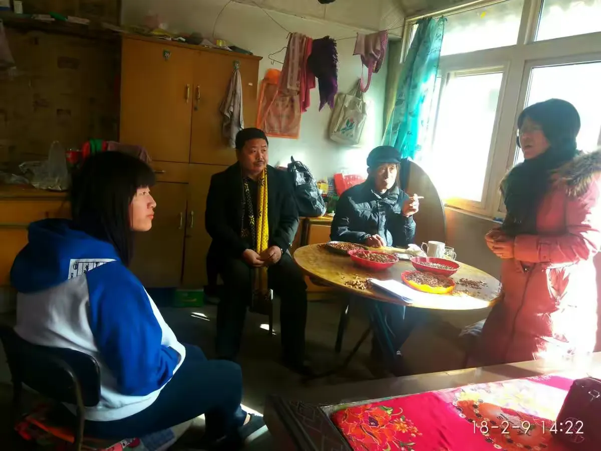 简篇-返校日查作业井然有序,冒严寒去家访热情不减——巨中初三教师寒假查作业家访活动