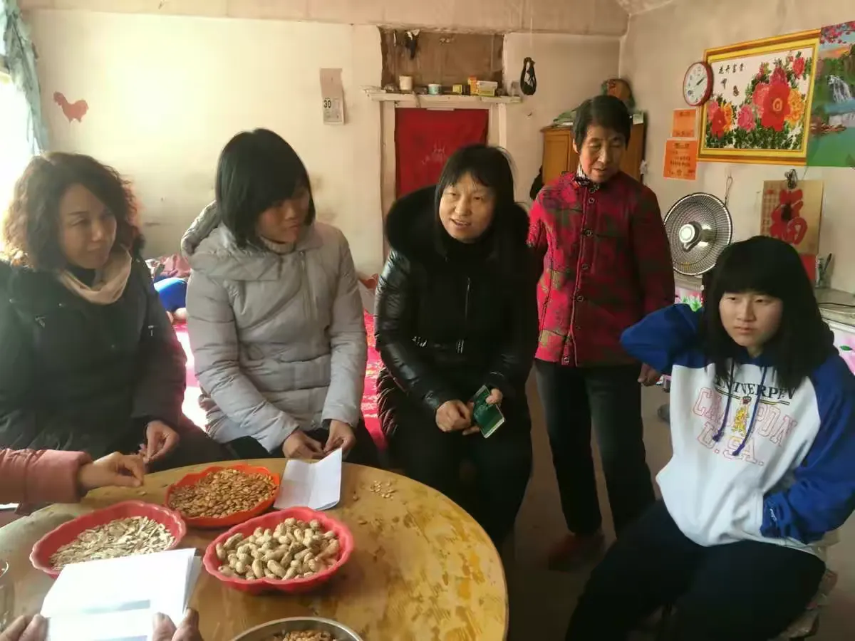 简篇-返校日查作业井然有序,冒严寒去家访热情不减——巨中初三教师寒假查作业家访活动