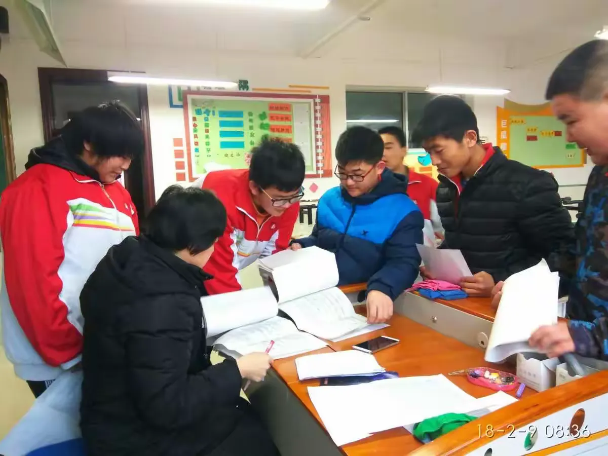 简篇-返校日查作业井然有序,冒严寒去家访热情不减——巨中初三教师寒假查作业家访活动