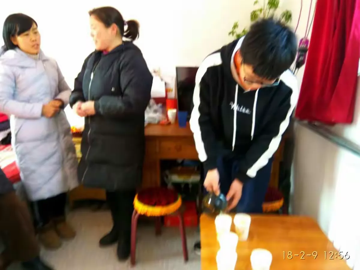 简篇-返校日查作业井然有序,冒严寒去家访热情不减——巨中初三教师寒假查作业家访活动