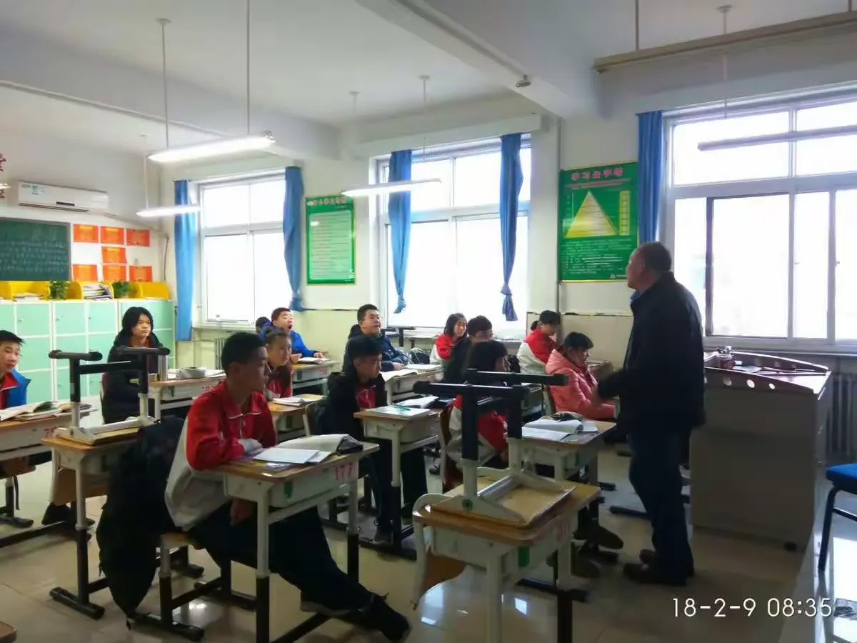 简篇-返校日查作业井然有序,冒严寒去家访热情不减——巨中初三教师寒假查作业家访活动