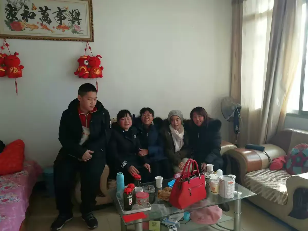 简篇-返校日查作业井然有序,冒严寒去家访热情不减——巨中初三教师寒假查作业家访活动