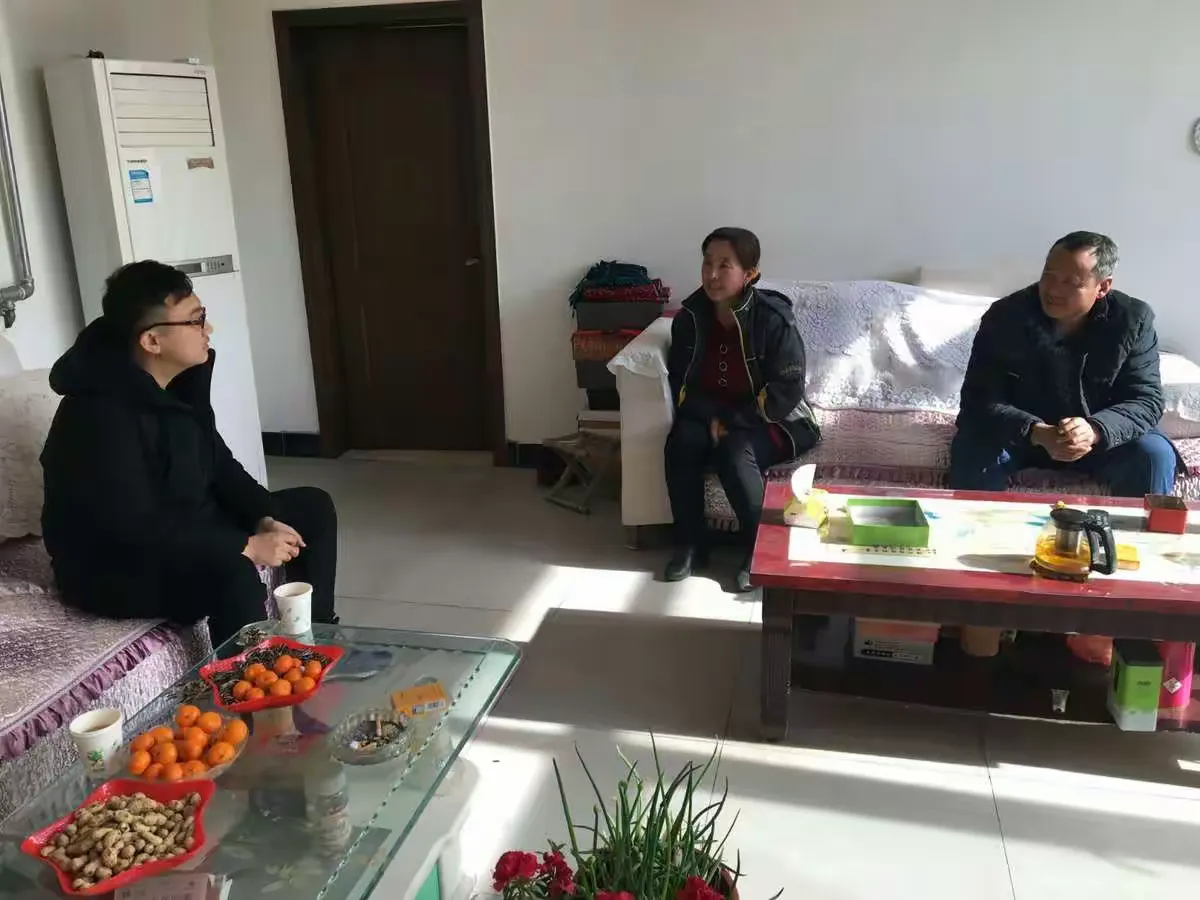 简篇-返校日查作业井然有序,冒严寒去家访热情不减——巨中初三教师寒假查作业家访活动