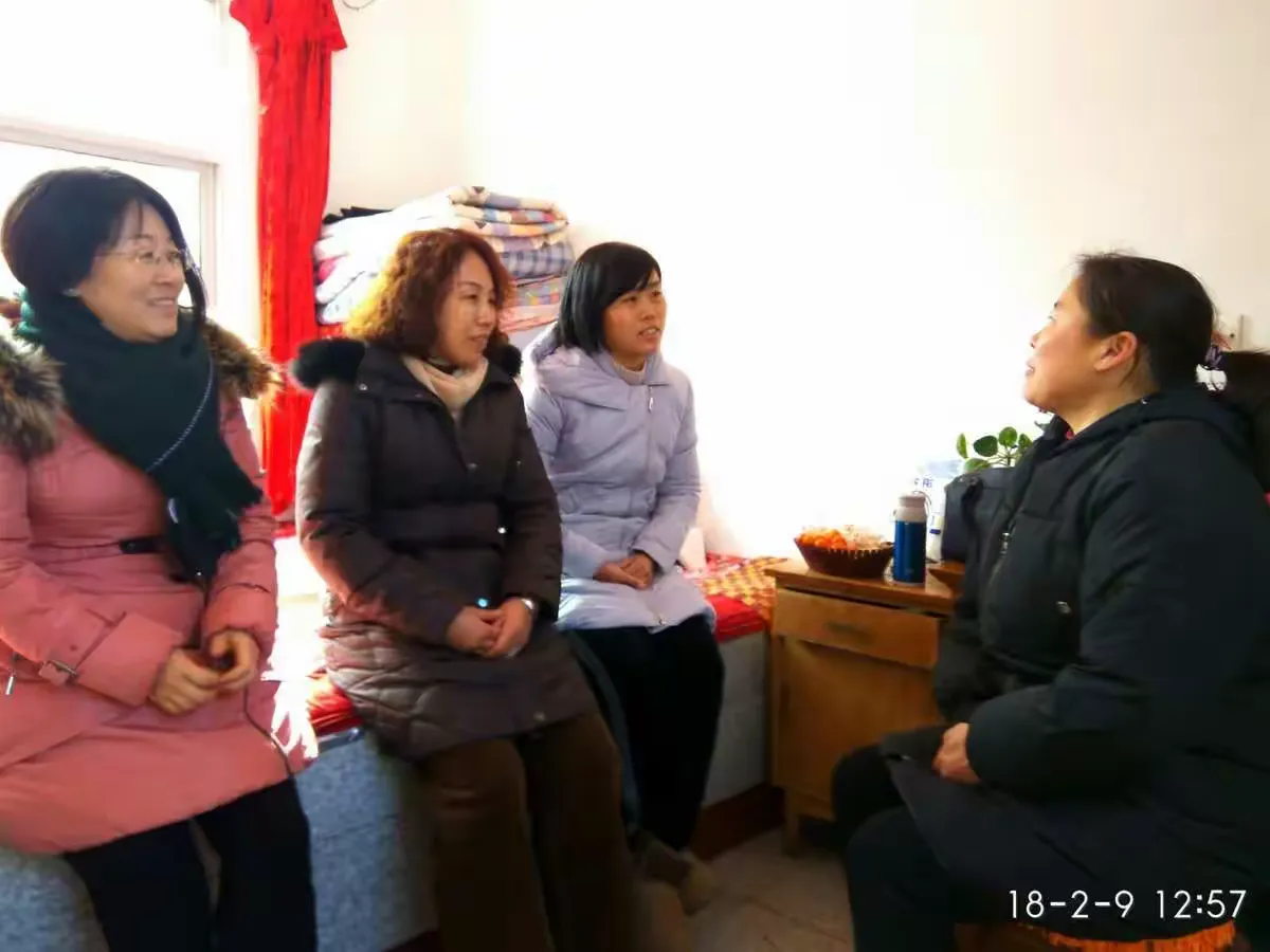 简篇-返校日查作业井然有序,冒严寒去家访热情不减——巨中初三教师寒假查作业家访活动