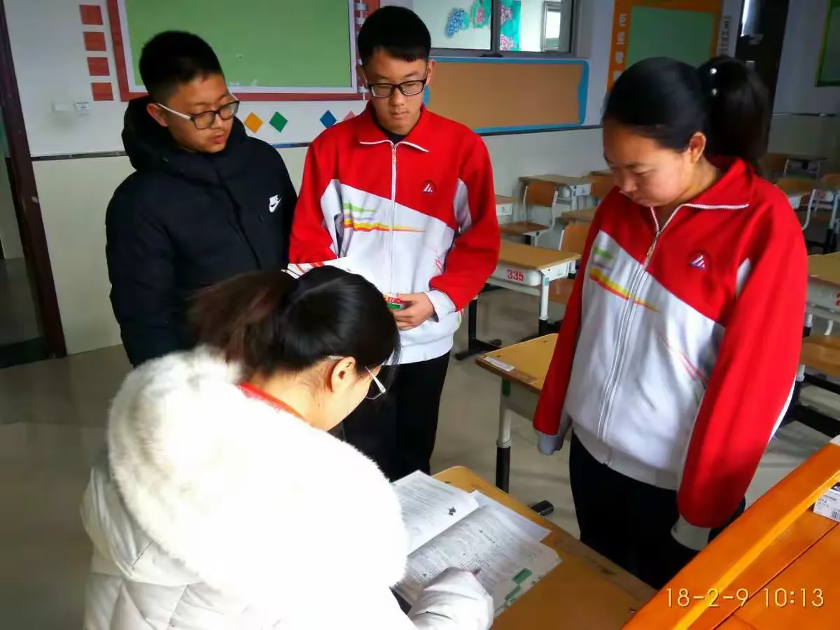 简篇-返校日查作业井然有序,冒严寒去家访热情不减——巨中初三教师寒假查作业家访活动
