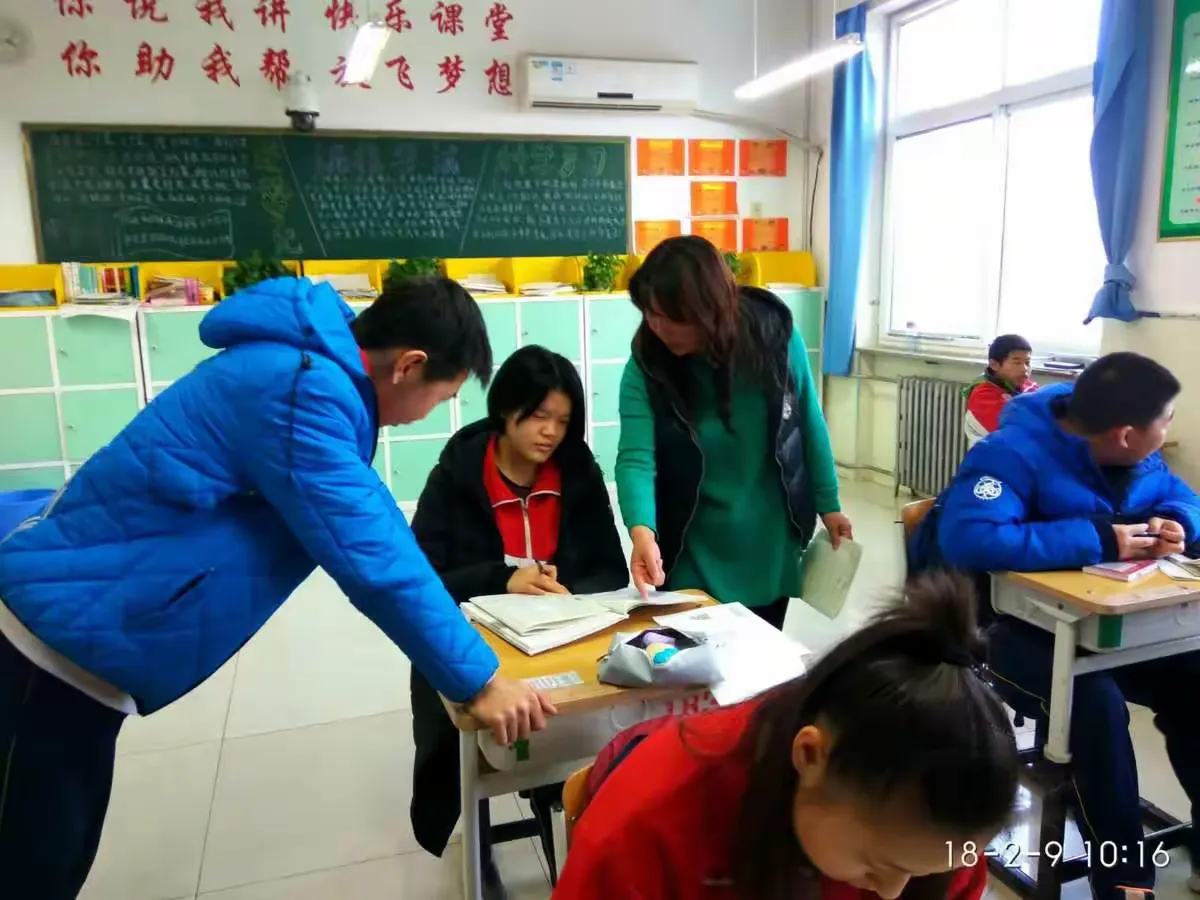 简篇-返校日查作业井然有序,冒严寒去家访热情不减——巨中初三教师寒假查作业家访活动