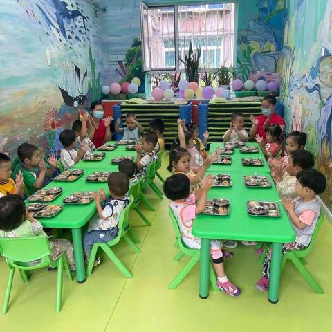 美味午餐——水塔小区幼儿园小一班