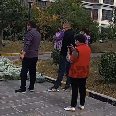 抗疫一线最前沿，业委会守护家园显担当