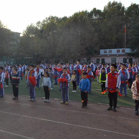 东方二小“与祖国同行 为队旗添彩” 一年级新生入队仪式