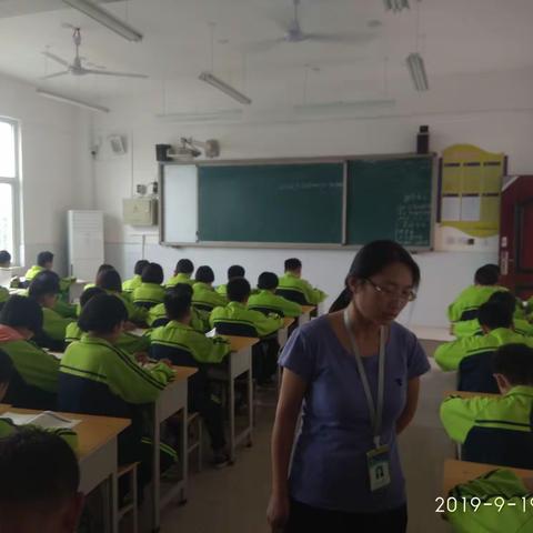 平固店中学举行英语公开课