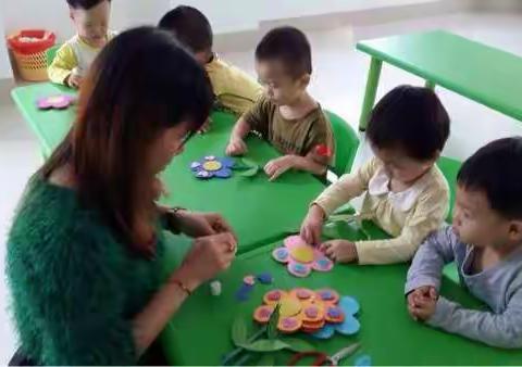 霞海鸿升幼儿园庆祝感恩节           孩子们自己动手制作