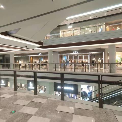 山东济南恒隆广场OVV店现场消防和空调情况