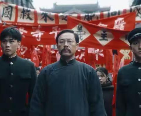 九月电影课《革命者》：“您想见的新中国，我们替您看见了”。