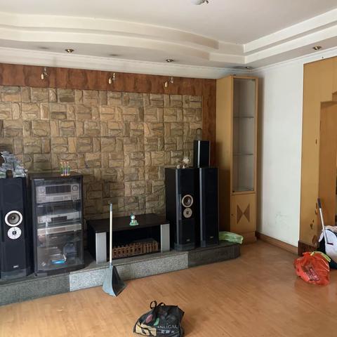 🌟🌟南门口、电力公司家属区、苏南小学门口、3/2/2、产权140、前后带大阳台、黄金楼层、随时看房、房东诚心出售