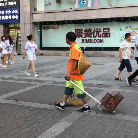 莲湖区政府办公室检查北大街、西华门大街市容环境秩序