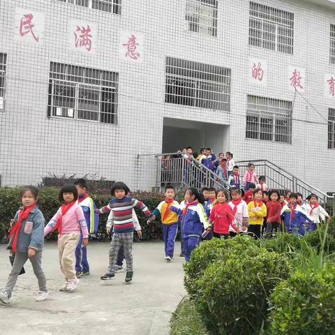 缤纷社团         快乐童年              ———步仙镇中心小学社团活动记录