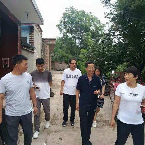 杨保证局长带队到西厂村开展扶贫工作