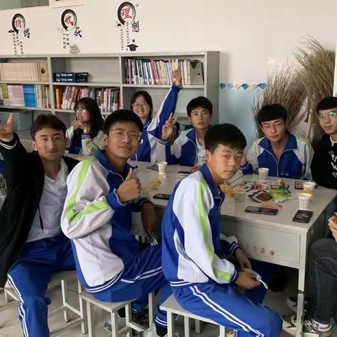 颜色出“粽”，你才能出众——21中医一班