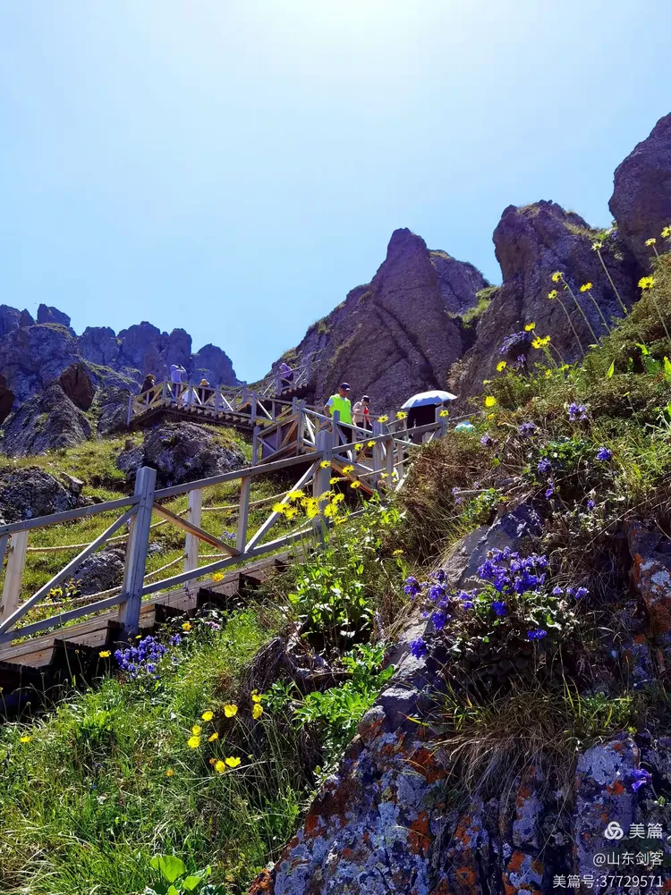 新疆天山天池马牙山图片