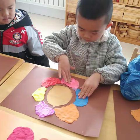 干召幼儿园中班幼儿 ----“认真的样子真可爱”