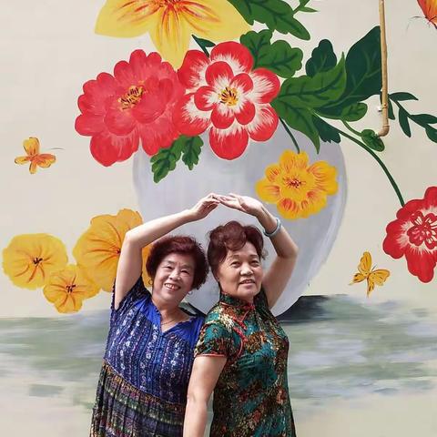 和谐的院委会姐妹，开心一刻，永远美丽健康快乐，