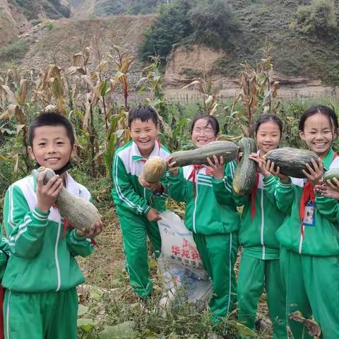 北关小学首届“践行‘双减’ ‘蔬’香小园”农产品义卖活动邀请函