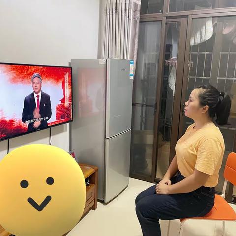 吉阳大社区党支部组织观看《党课开讲啦》第一期《党的光辉历程》节目