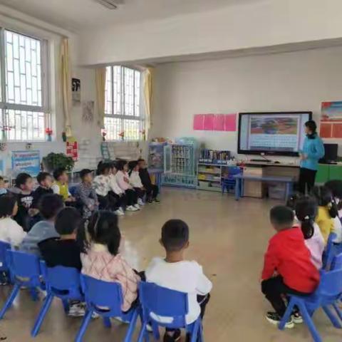 官渡区幼儿园矣六校区中一班《爱在春风里，暖心三月八》