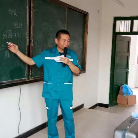 急救知识走进进胡庄小学