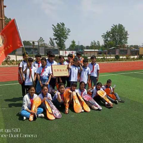 阳光少年，活力无限！胡庄小学，奋勇向前！