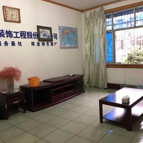 出租兴隆街2楼3房，带简单家具家电，8800一年。距离学校菜市场200米。V64700、666866