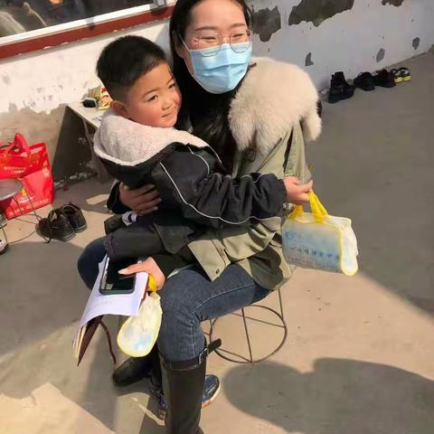 疫情无人性，家访暖人心。