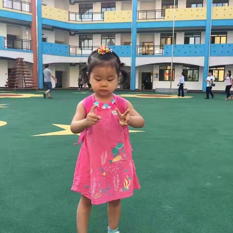再见了幼儿园 再见了小朋友和老师