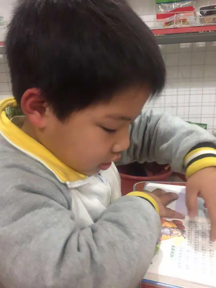 城关小学一年级四班陈浩轩，我爱阅读，良好的习惯伴我一生