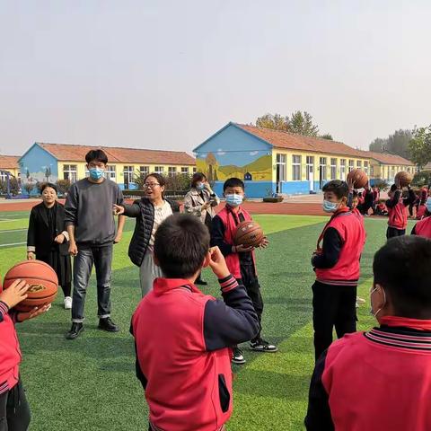 东南孙小学举办趣味运动会