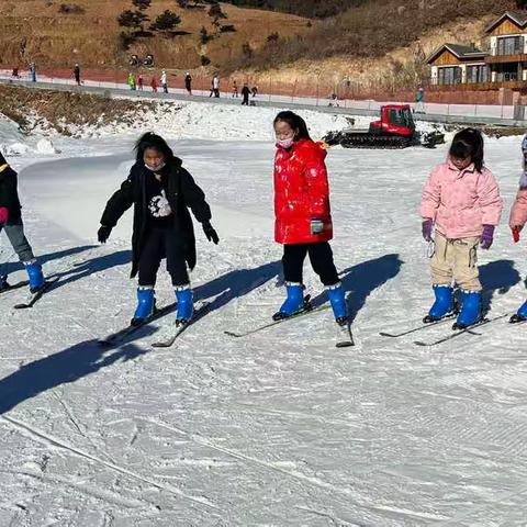 助力奥运，冰雪飞舞——记四八班天女小镇冰雪之行