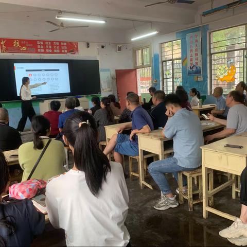 引领成长，共同进步——南阳市宛西中等专业学校智慧黑板使用培训