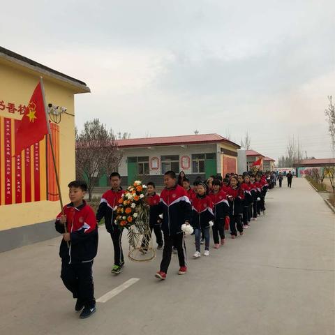 新乐市大岳学区清明节祭扫李混子烈士墓活动