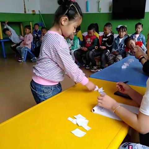 前进小学幼儿园古诗小达人竟赛