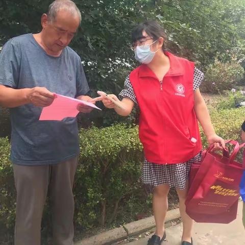 硕辉苑社区开展民调走访活动