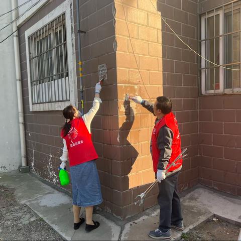 硕辉苑社区开展“全民环境卫生日”活动