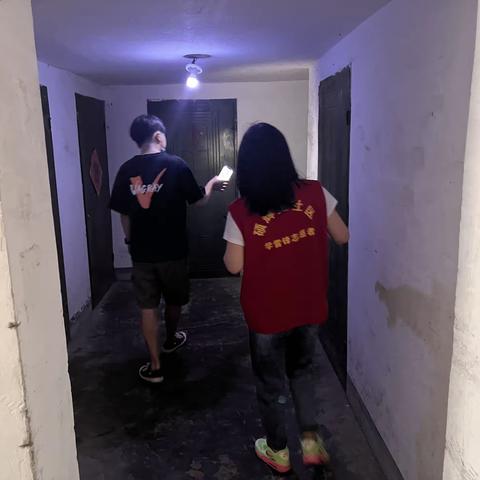 硕辉苑社区党委开展房屋安全隐患排查