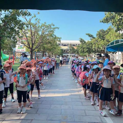 礼遇小学   筑梦成长                  ———赖店镇童星幼儿园大班参观小学活动