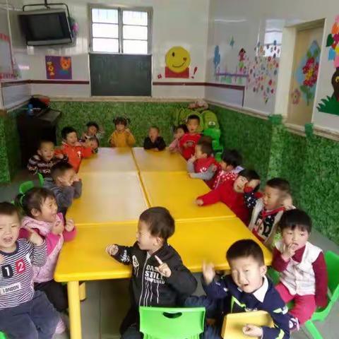 幼儿园快乐，简单的一天