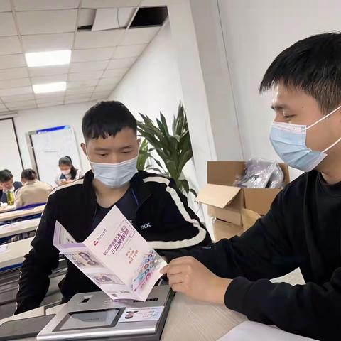 上海银行杭州武林支行积极开展"加强大额现金管理，提升现金服务”宣传活动