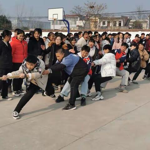 昝岗三中“迎元旦”拔河比赛