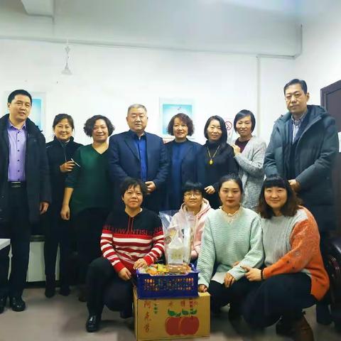 石河子市分行展开年终决算送温暖慰问工作