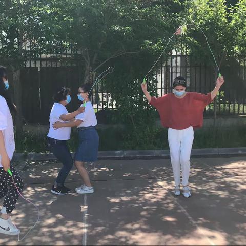 乌市第126小学 “团结协作，运动强身”的语文四组生活会